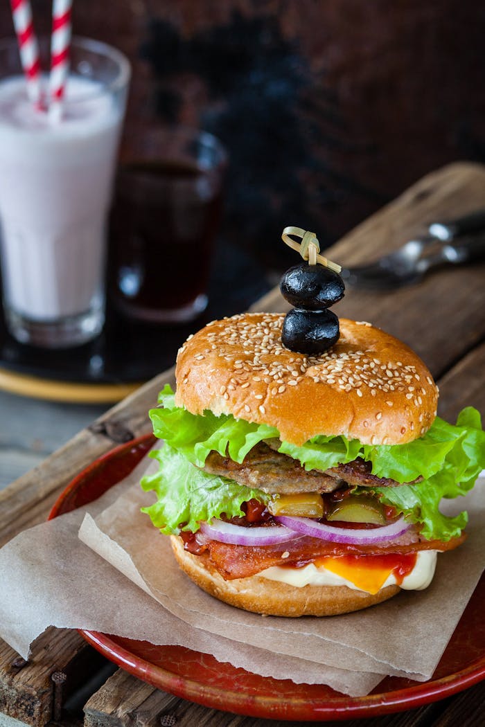 about-03 Delicious gourmet burger with fresh ingredients, ideal for a flavorful lunch.